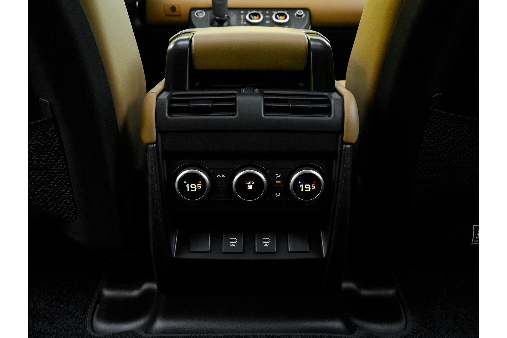 47616313-30.jpg