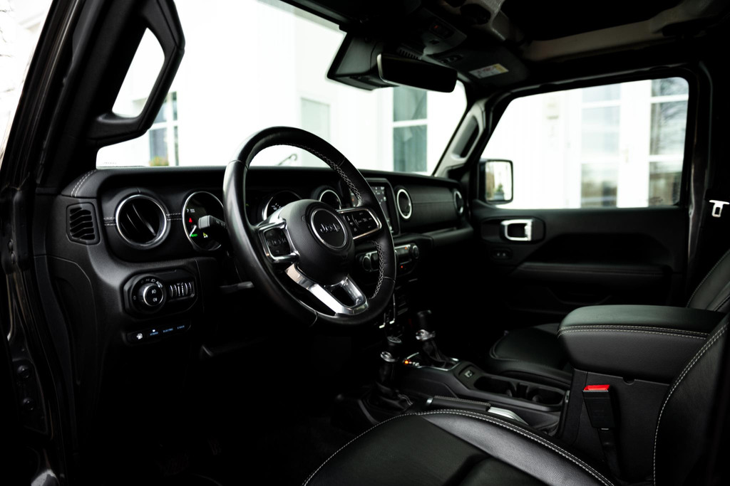 48880740-11.jpg