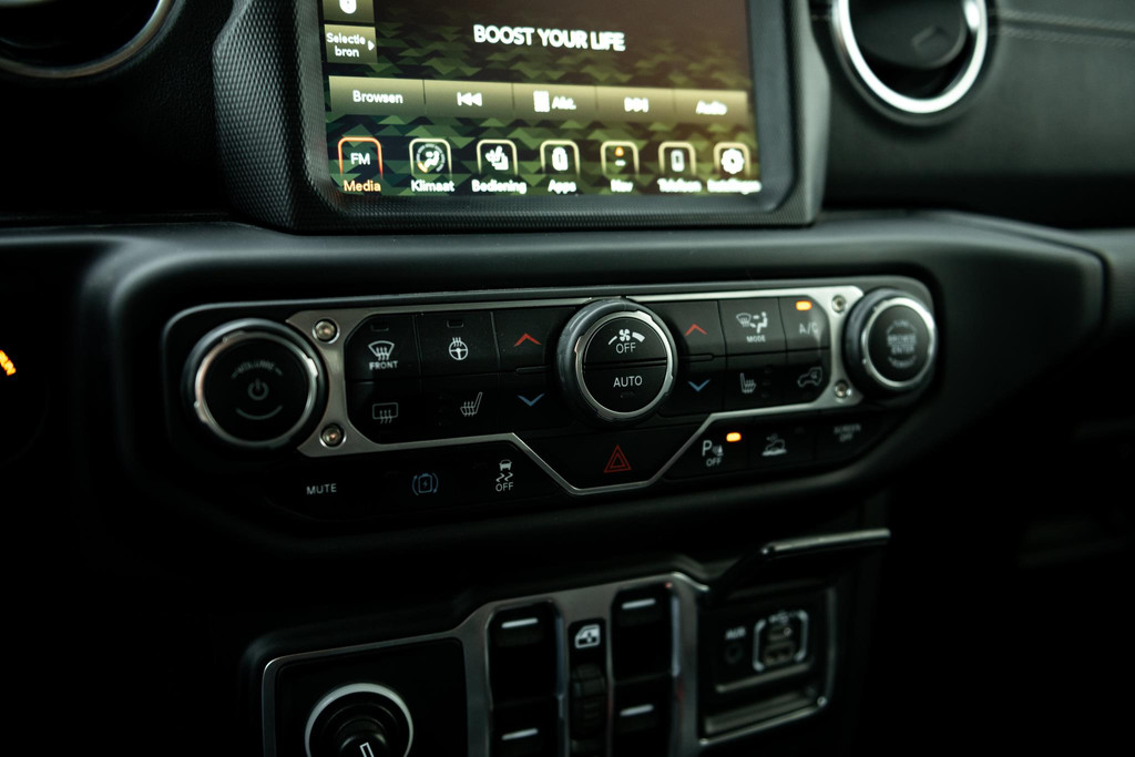 48880740-15.jpg