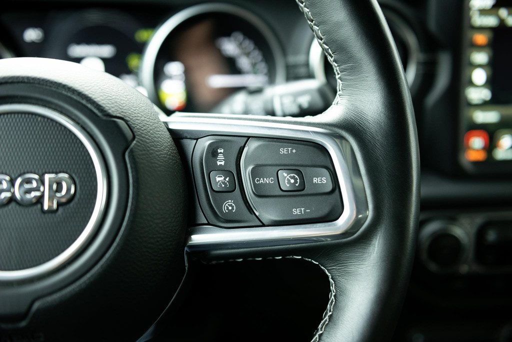 48880740-19.jpg