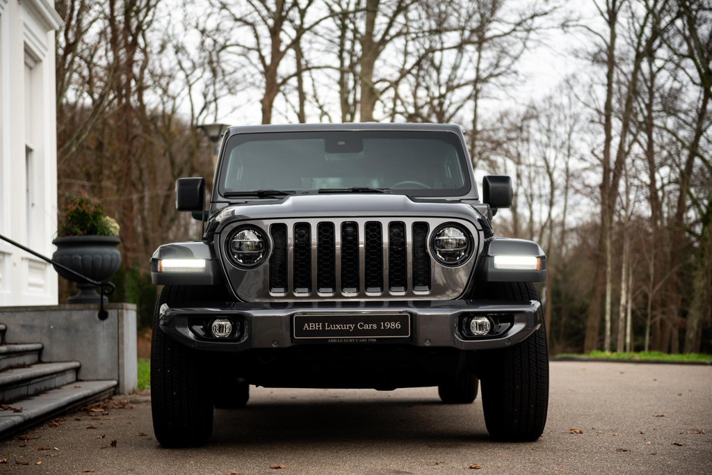 48880740-6.jpg